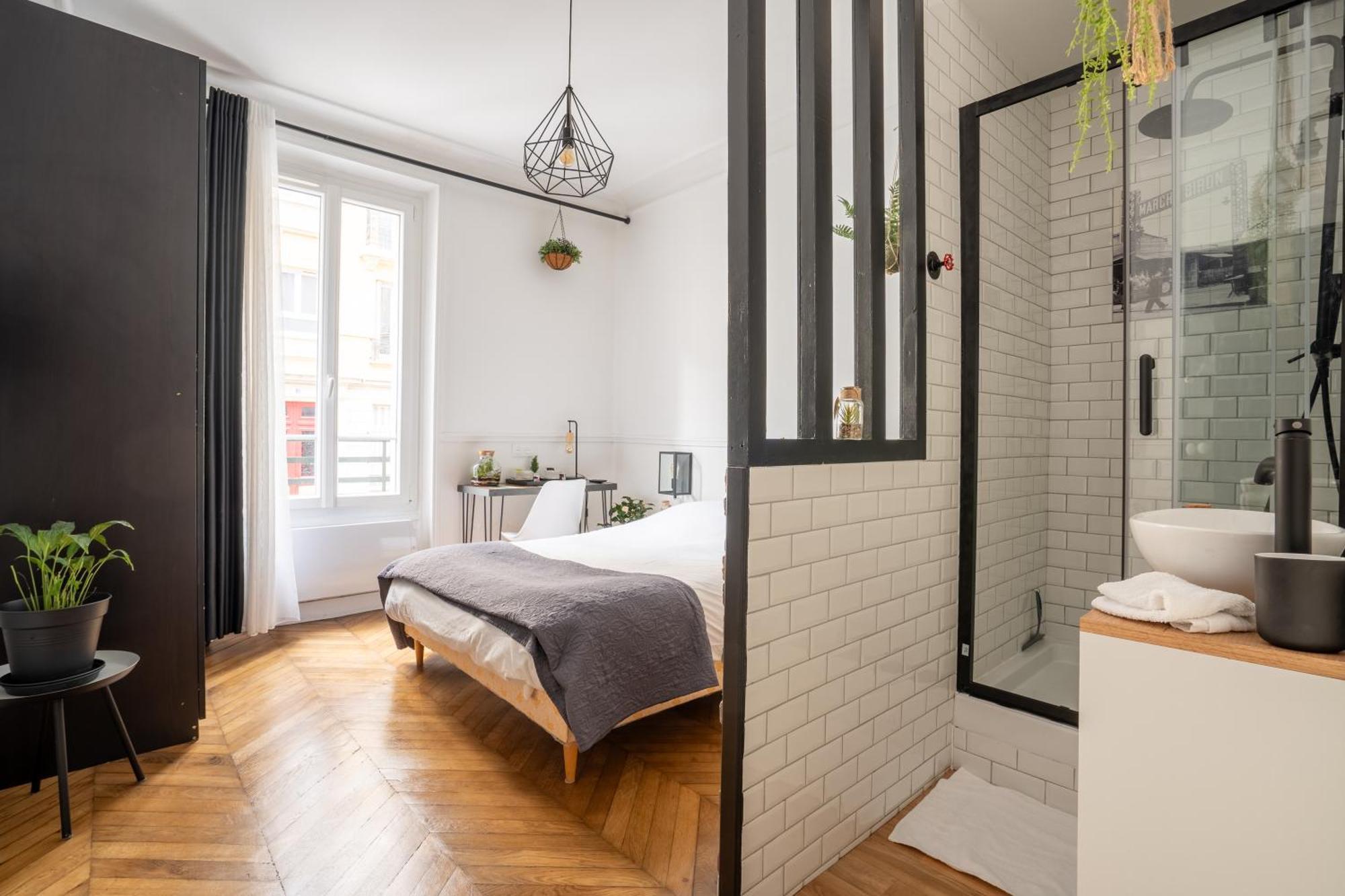 Homestay Au Marche Aux Puces De Ouen *
